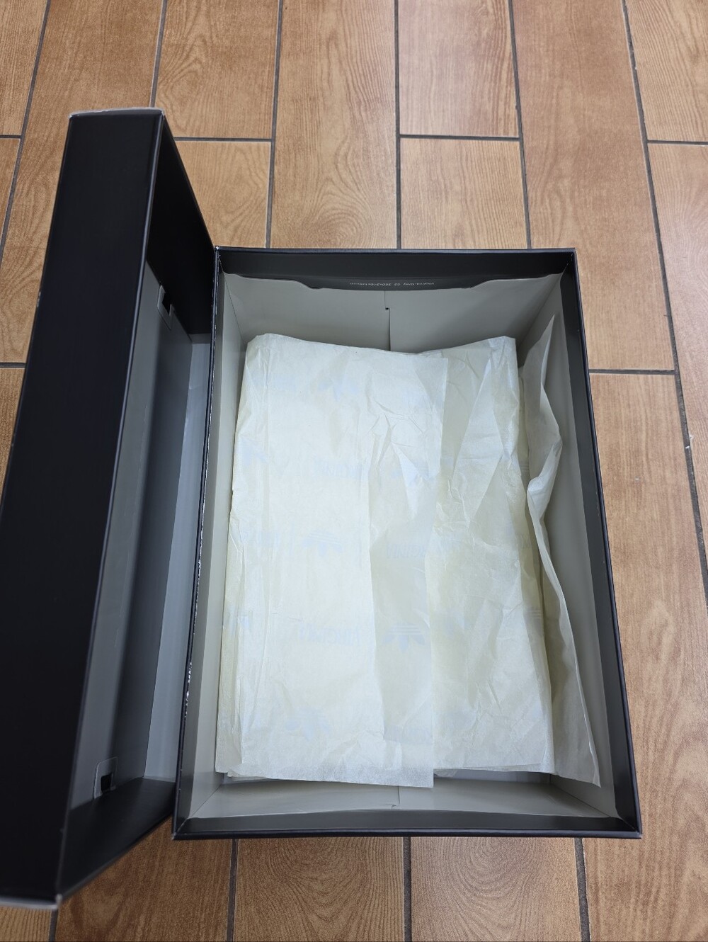 Empty Shoe Box - Picture 6 of 6